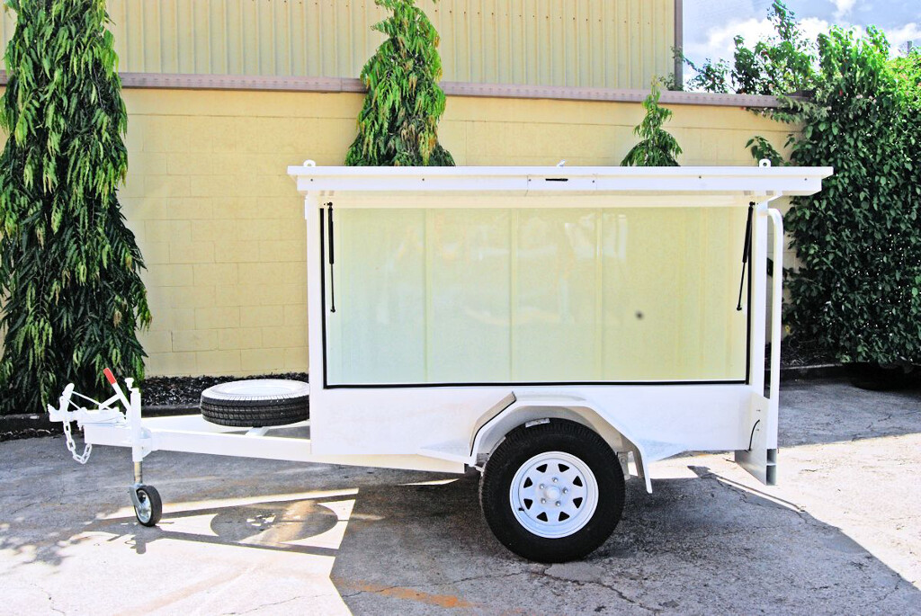 Small Single Axle Pantech With Large Side Doors